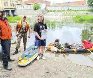 Команда на старте поход по реке Анграпа на байдарках