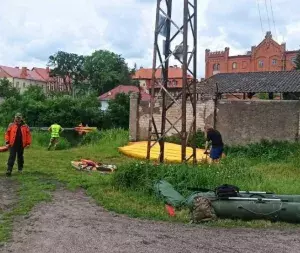 Команда на старте в Озерске поход по реке Анграпа на байдарках